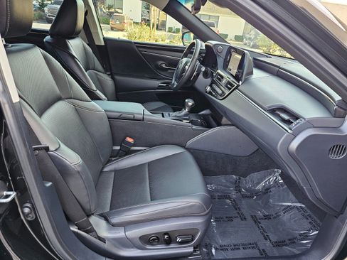 Used 2025 Lexus ES 350 w/ Accessory Package (Z2) image 28