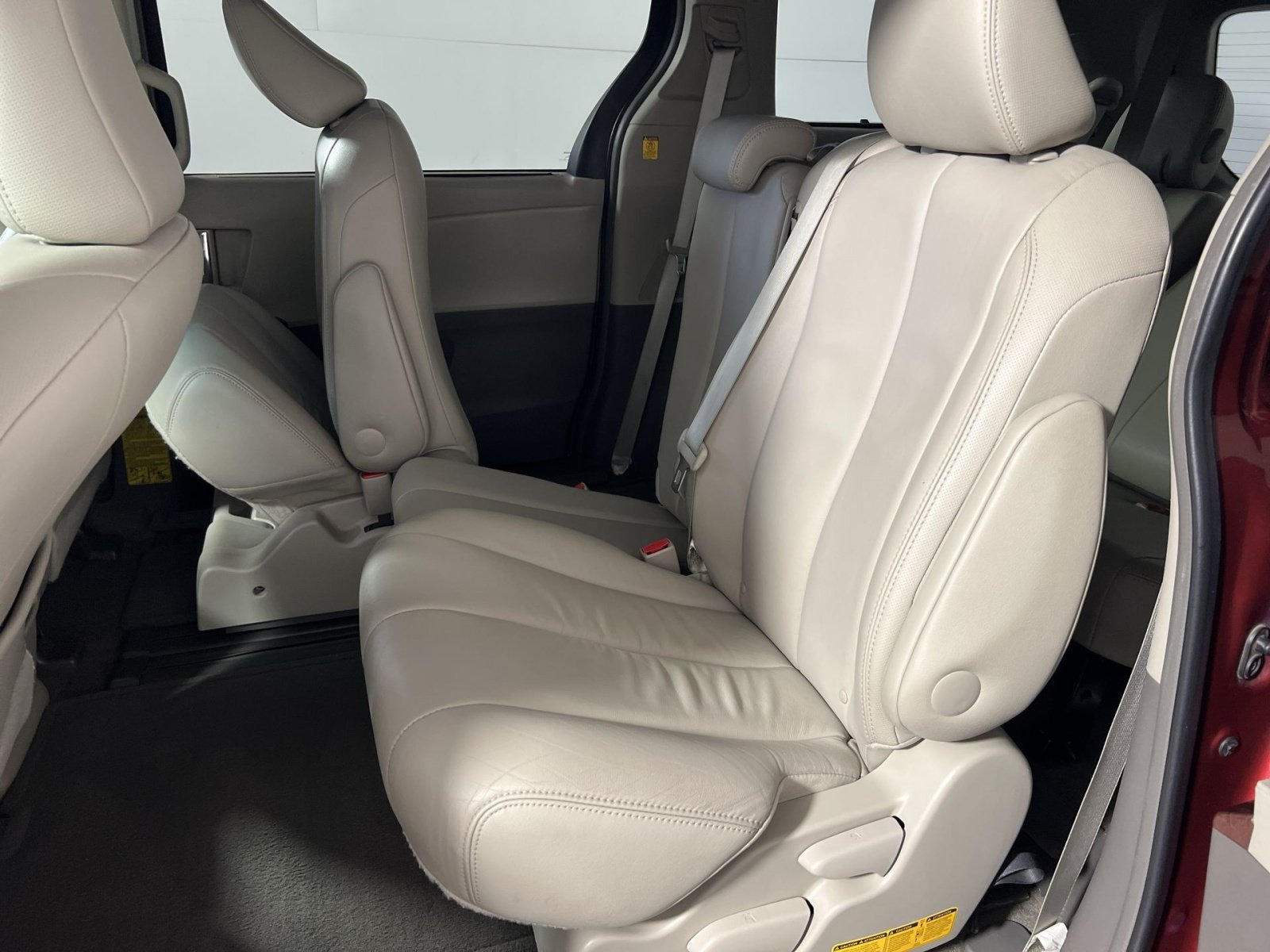 Used 2013 Toyota Sienna XLE w/ Entertainment Pkg FWD image 25