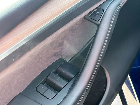 Used 2024 Tesla Model Y Long Range RWD image 18