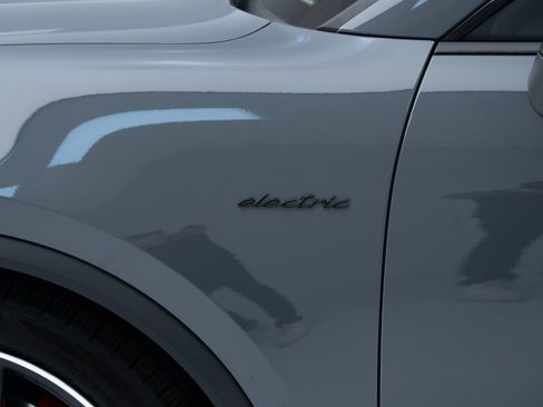 New 2026 Porsche Macan 4S Electric image 13