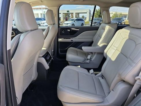Certified 2023 Lincoln Aviator Reserve w/ Equipment Group 201A image 7