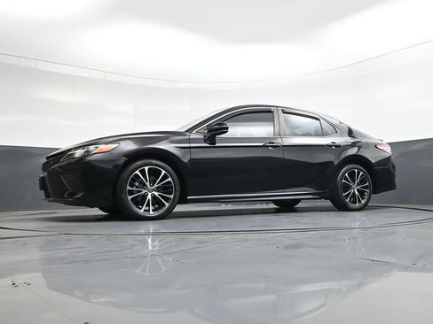 Used 2020 Toyota Camry SE image 34