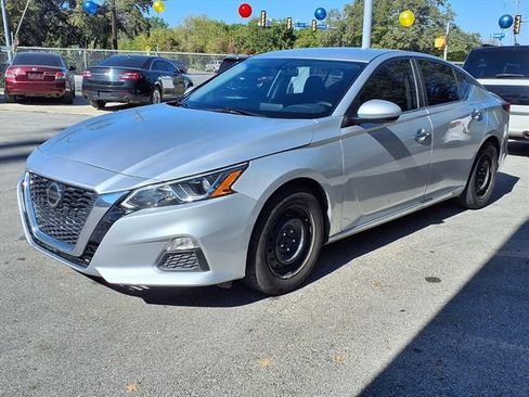 Used 2019 Nissan Altima 2.5 S FWD image 3