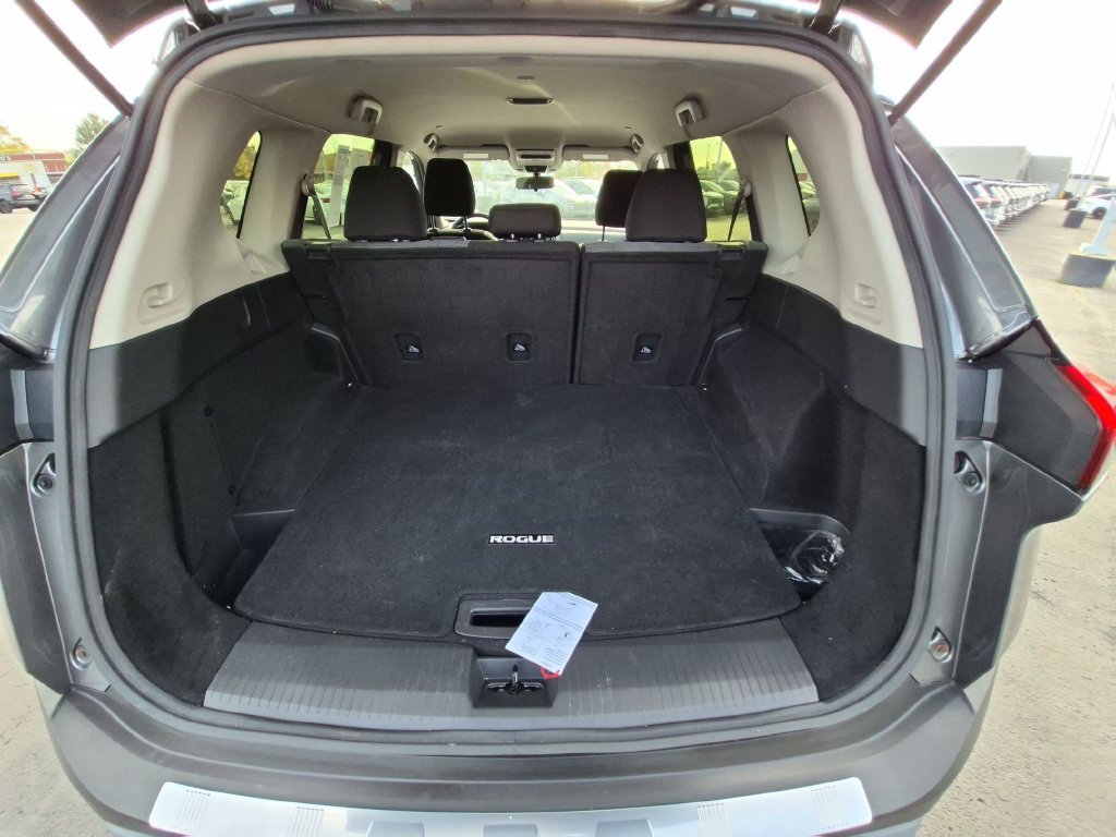 Used 2023 Nissan Rogue SV AWD/4WD image 24
