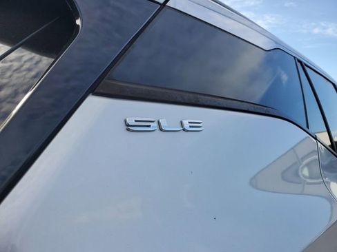 Used 2022 GMC Terrain SLE w/ Driver Convenience Package image 8