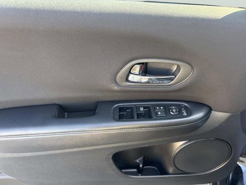 Used 2017 Honda HR-V LX image 17