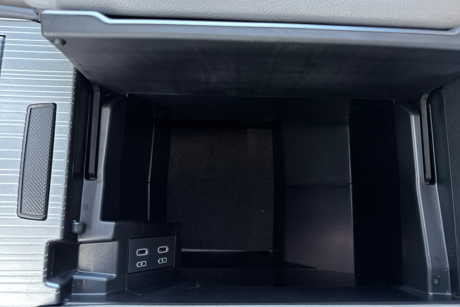 Used 2025 Toyota Sienna XLE FWD image 32