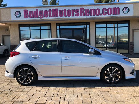 Used 2018 Toyota Corolla iM image 1