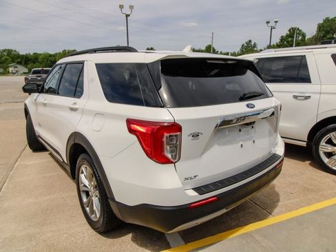 Used 2023 Ford Explorer XLT w/ Equipment Group 202A AWD/4WD image 4