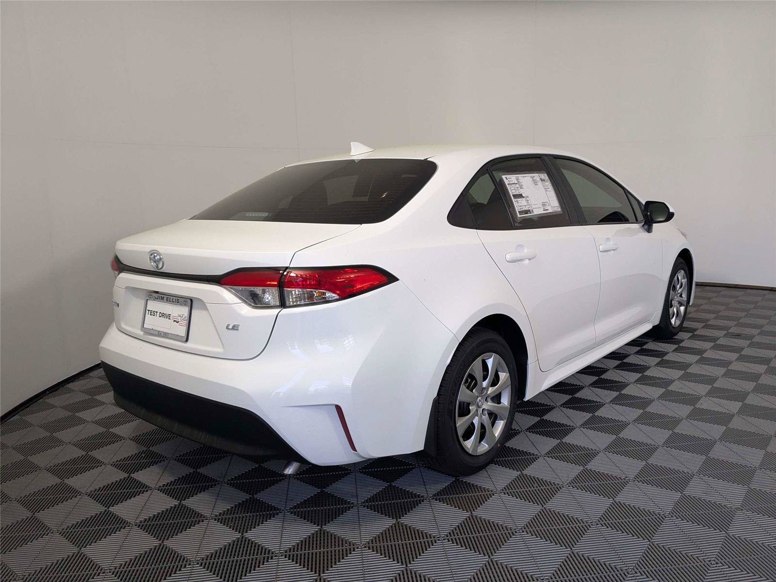 Used 2026 Toyota Corolla LE FWD image 5