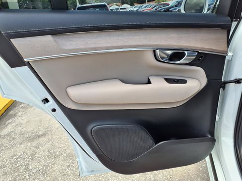 Certified 2025 Volvo XC90 T8 Plus AWD/4WD image 20