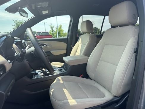 Used 2023 Chevrolet Traverse LS image 10