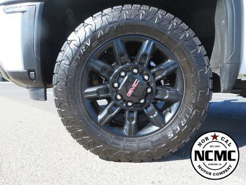 Used 2025 GMC Sierra 2500 AT4 AWD/4WD image 9