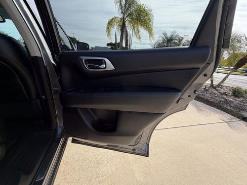 Used 2017 Nissan Pathfinder Platinum w/ Midnight Edition Package image 35