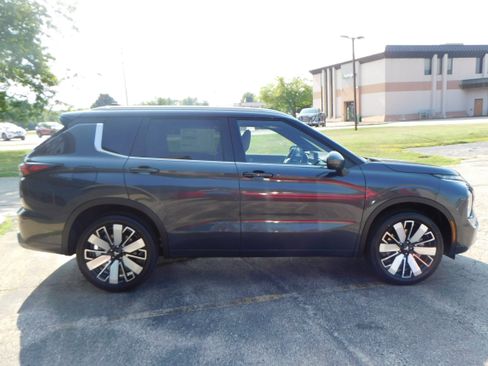 Used 2025 Mitsubishi Outlander SEL image 10