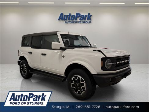 New 2026 Ford Bronco Outer Banks AWD/4WD image 1