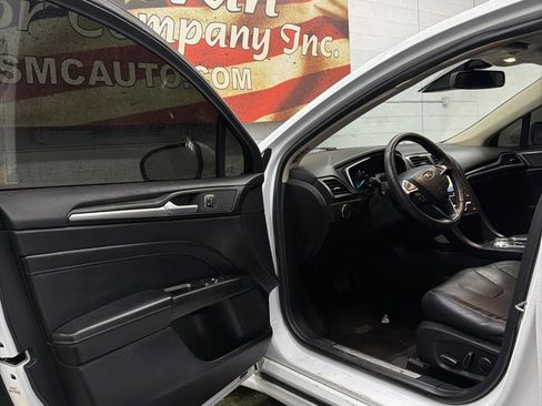 Used 2020 Ford Fusion Titanium image 15