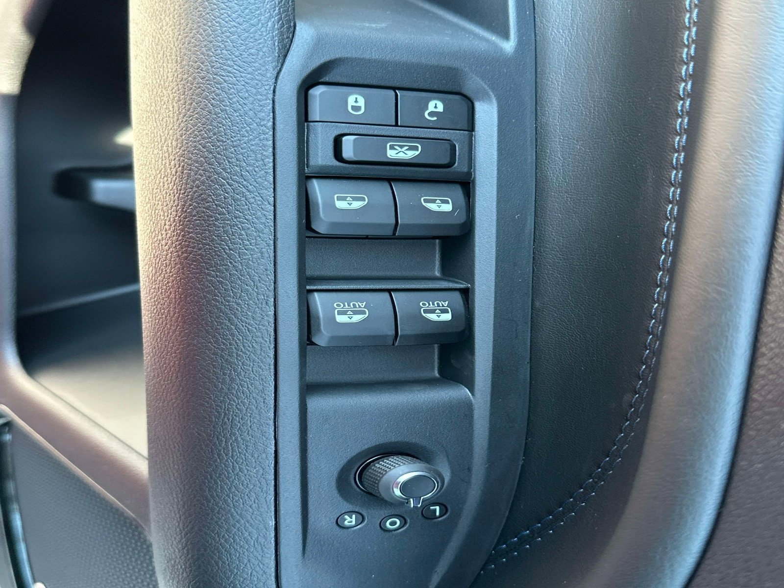New 2025 Jeep Compass Limited w/ Sun & Sound Group AWD/4WD image 20