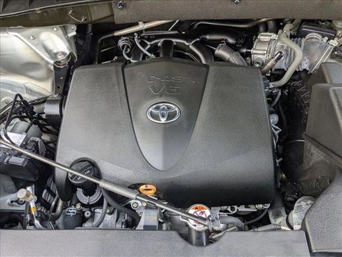 Used 2018 Toyota Highlander Limited Platinum image 21