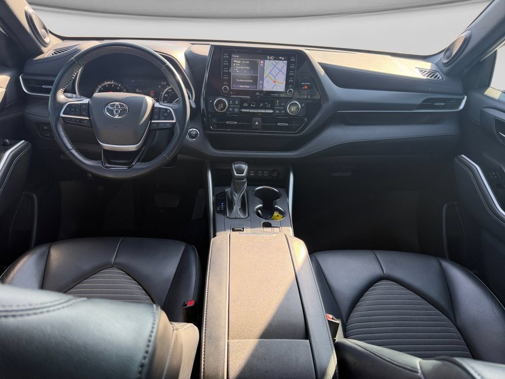 Used 2022 Toyota Highlander XSE FWD image 14