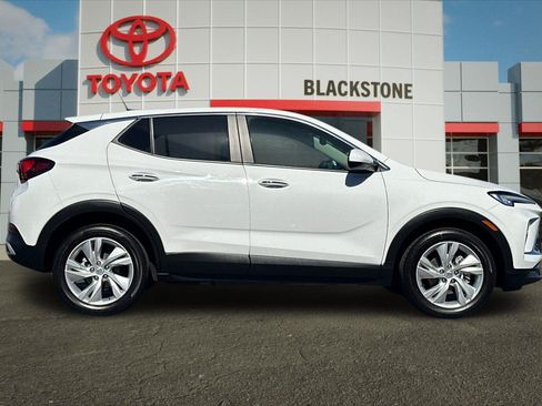 Used 2024 Buick Encore GX Preferred FWD image 2