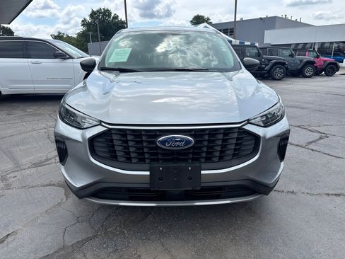 Used 2023 Ford Escape Active w/ Cold Weather Package FWD image 2