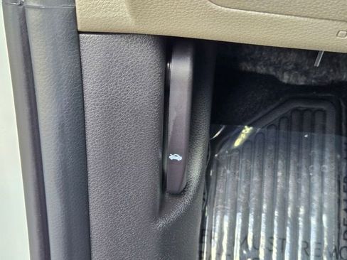 New 2026 Kia Carnival EX image 17