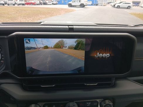 New 2025 Jeep Gladiator Sport image 39