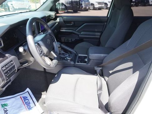 Used 2025 Toyota 4Runner SR5 AWD/4WD image 19