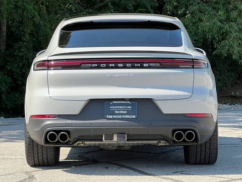 Certified 2024 Porsche Cayenne S AWD/4WD image 8