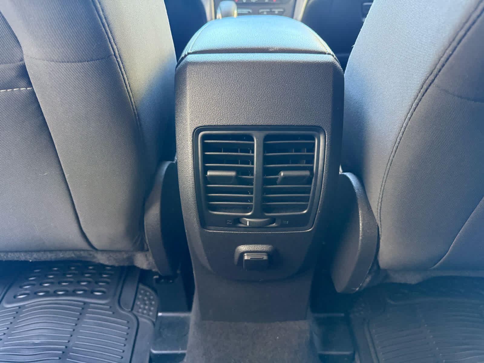 Used 2018 Ford Escape SE w/ SE Sync 3 Package FWD image 11