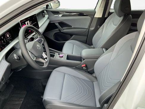 New 2026 Volkswagen Tiguan SE image 9