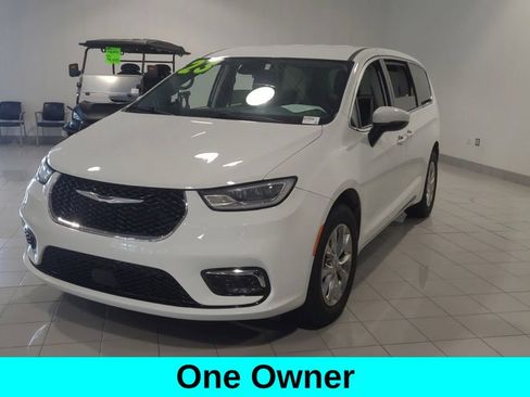 Used 2023 Chrysler Pacifica Touring-L AWD/4WD image 1