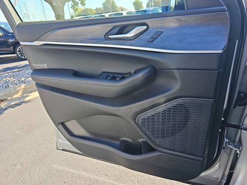 New 2025 Jeep Grand Cherokee L Limited w/ Trailer Tow Package image 28