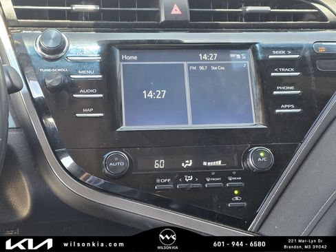 Used 2019 Toyota Camry SE FWD image 1