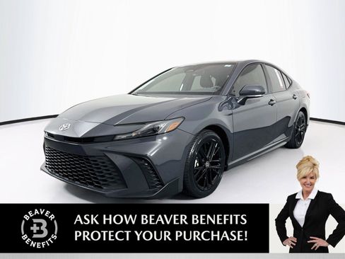 Used 2025 Toyota Camry SE w/ Convenience Package FWD image 1