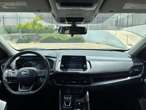 Used 2025 Nissan Rogue SV FWD image 35