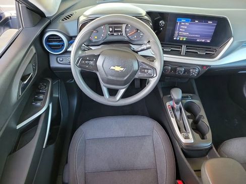 Used 2024 Chevrolet Trax LS w/ LS Convenience Package image 7