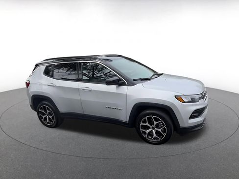 Used 2025 Jeep Compass Limited image 2