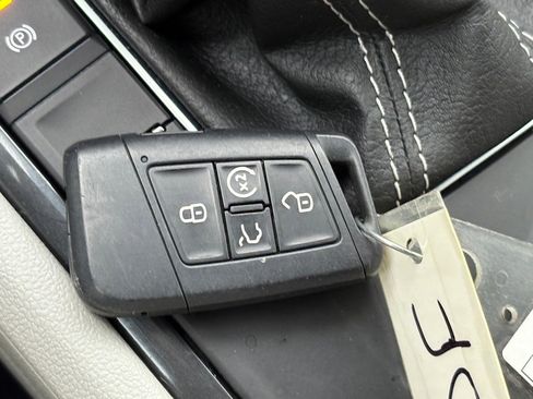 Used 2022 Volkswagen Tiguan SE R-Line image 41