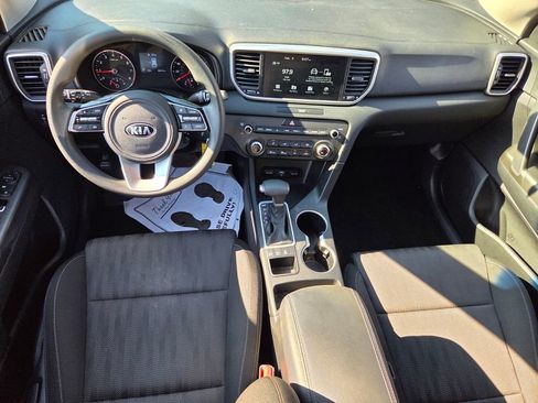 Used 2022 Kia Sportage LX image 8