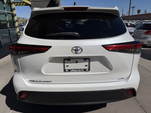 Used 2023 Toyota Highlander L image 13