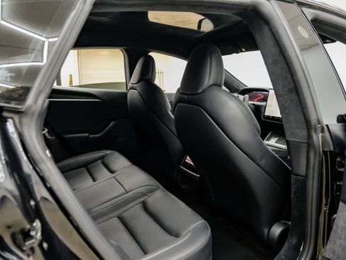 Used 2021 Tesla Model S Plaid image 34