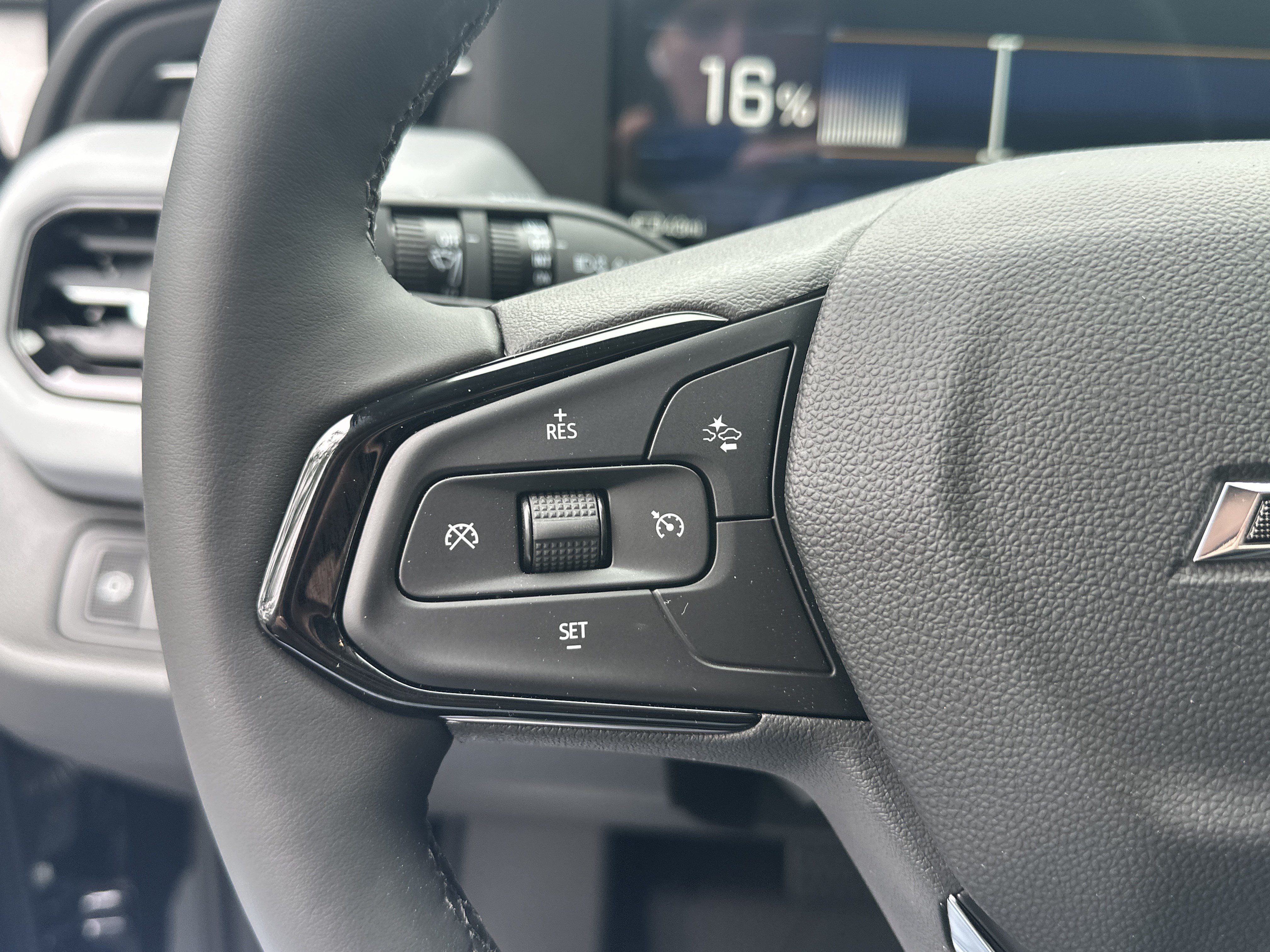 New 2027 Chevrolet Bolt LT w/ Comfort Package FWD image 24