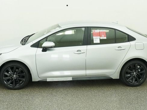 Used 2026 Toyota Corolla SE w/ SE Premium Package FWD image 33