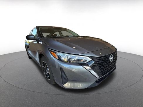 Used 2025 Nissan Sentra SV FWD image 2