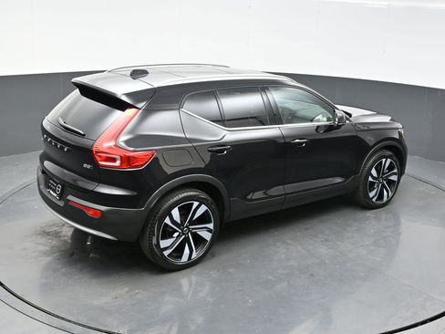 Used 2025 Volvo XC40 B5 Plus image 31