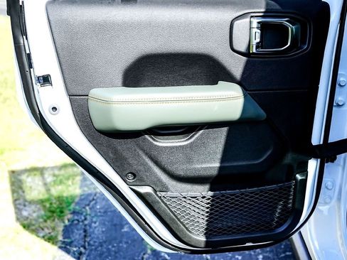 New 2025 Jeep Gladiator Mojave w/ Convenience Group image 31