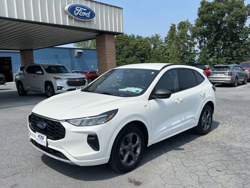 Used 2024 Ford Escape ST-Line w/ Tech Pack #1 AWD/4WD image 2