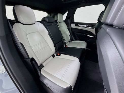 New 2026 Porsche Cayenne image 29